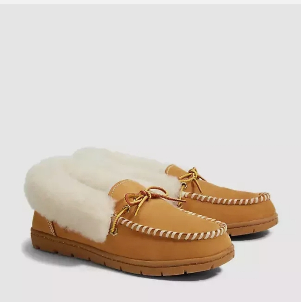 Timberland Shearling Moc Slippers Women's 10. NEW/NEVER WORN.
